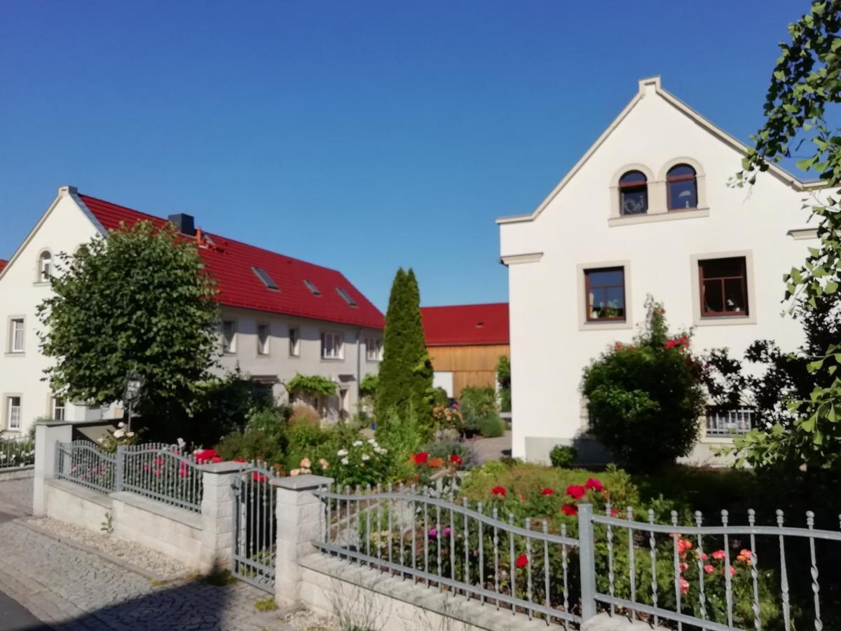 Ferienhof Graefe - 3-Seiten Hof Mit Grossem Garten, Pool & Sauna Meißen Exterior foto